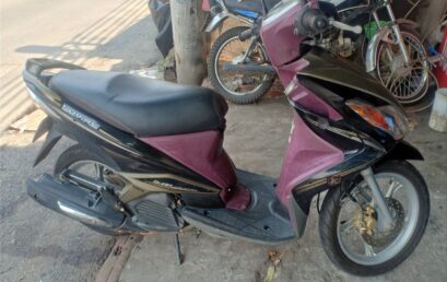 yamaha luvias 125cc flat foot position and a large seat